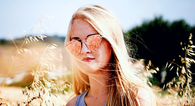 blond girl wearing sunglasses 640x350